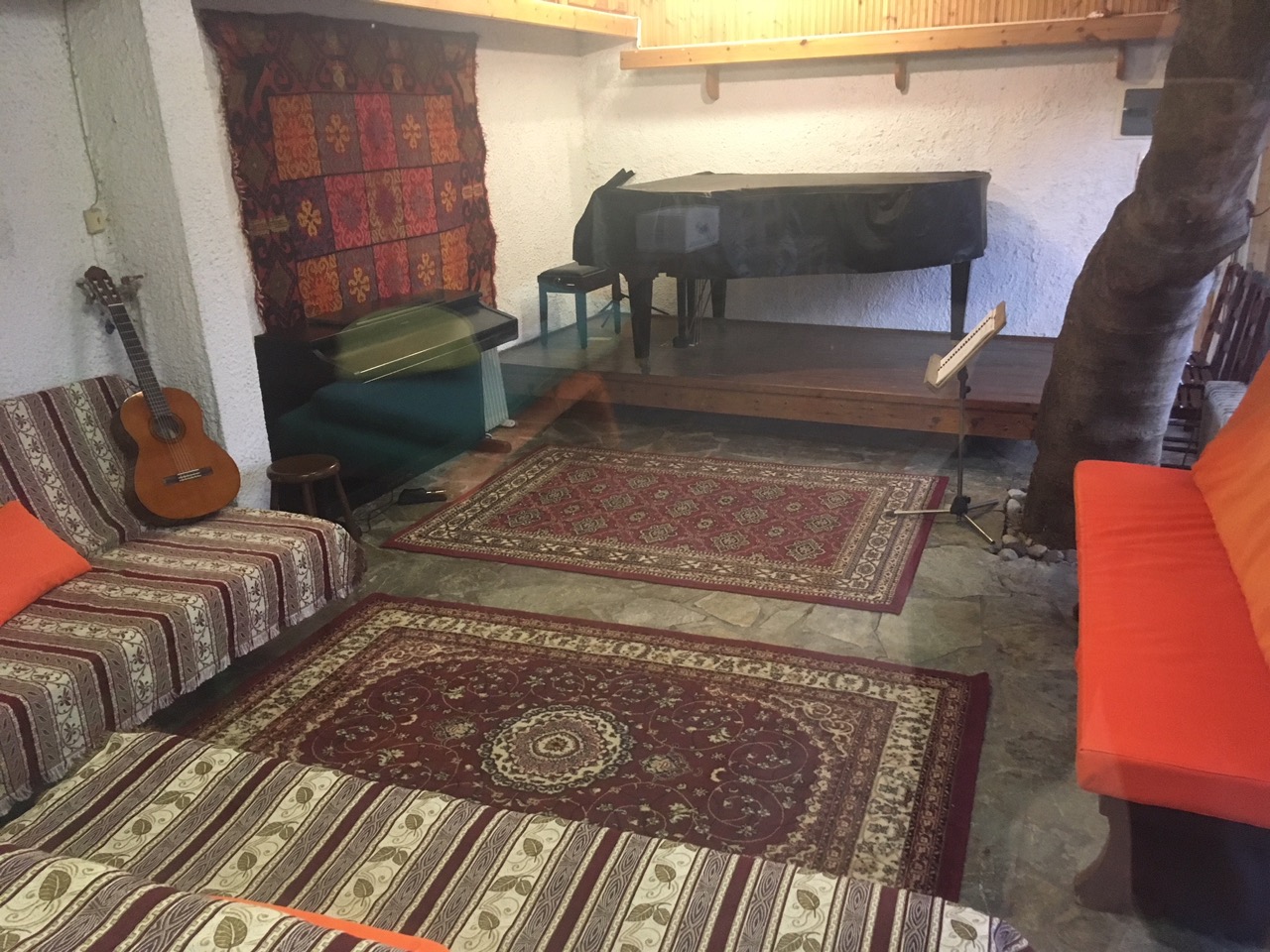 Unser Musikpavillon mit Konzertflügel im Winter