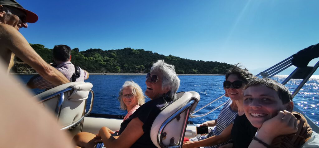 Mit dem Speedboot nach Tresonia